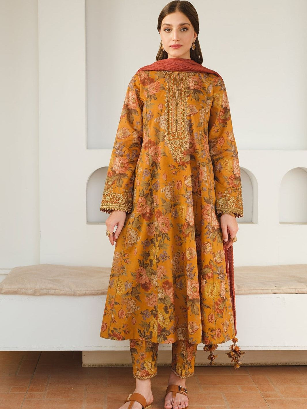 Iznik Khaddar Embroidered 3 Piece | IZ139