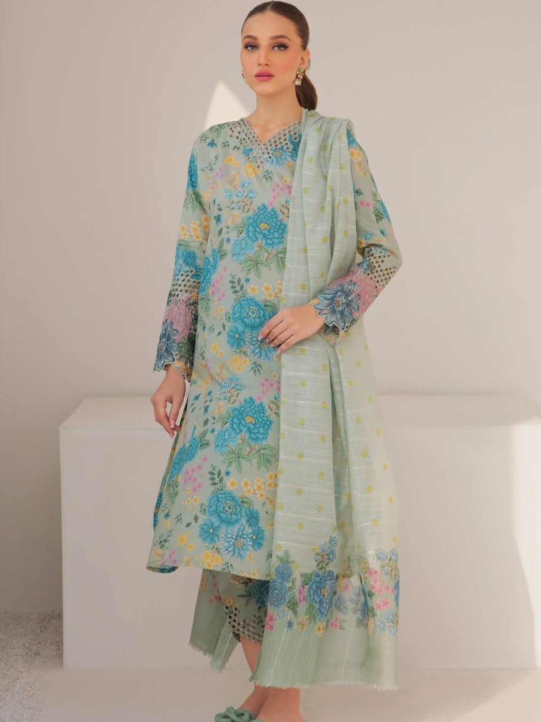 Iznik Khaddar Embroidered 3 Piece | IZ140